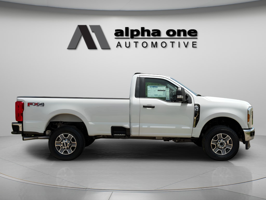 2025 Ford F-350 Super Duty XLT - Photo 6