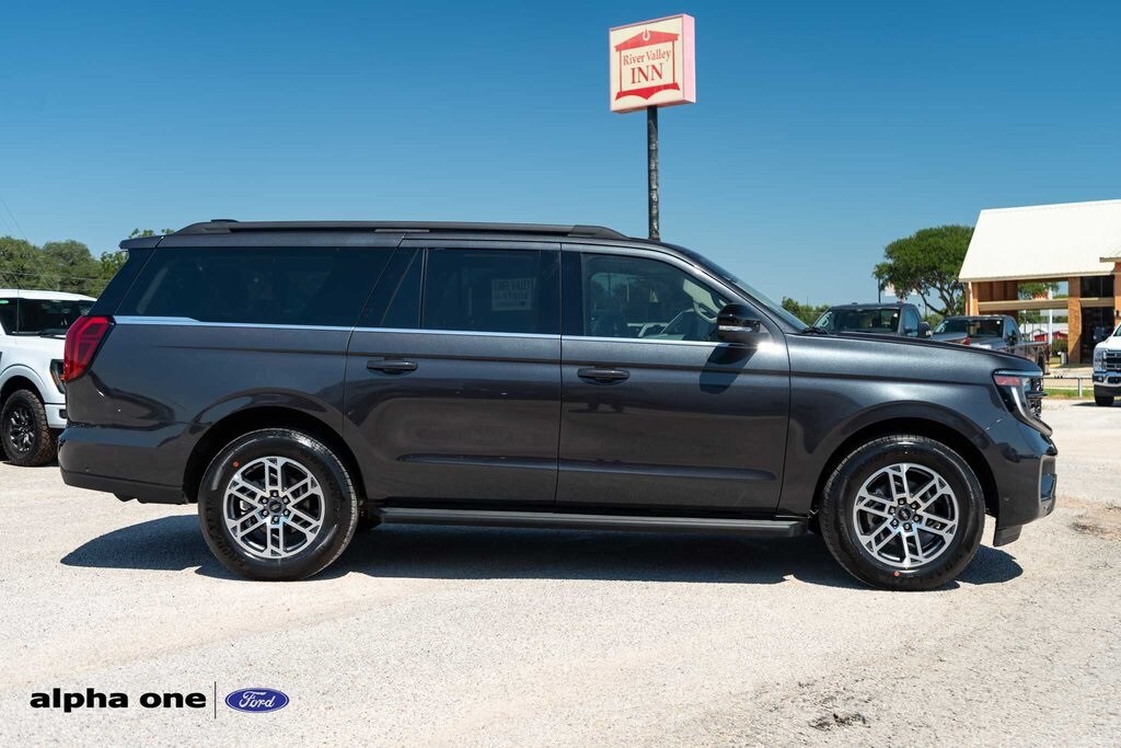 2025 Ford Expedition MAX photo 4