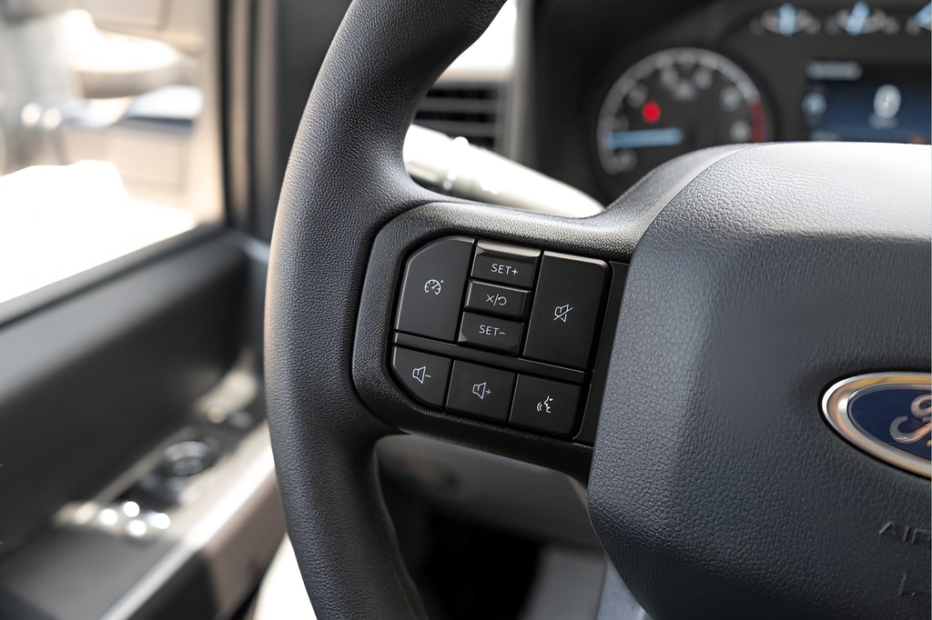 2025 Ford F-350 Super Duty XLT - Photo 19