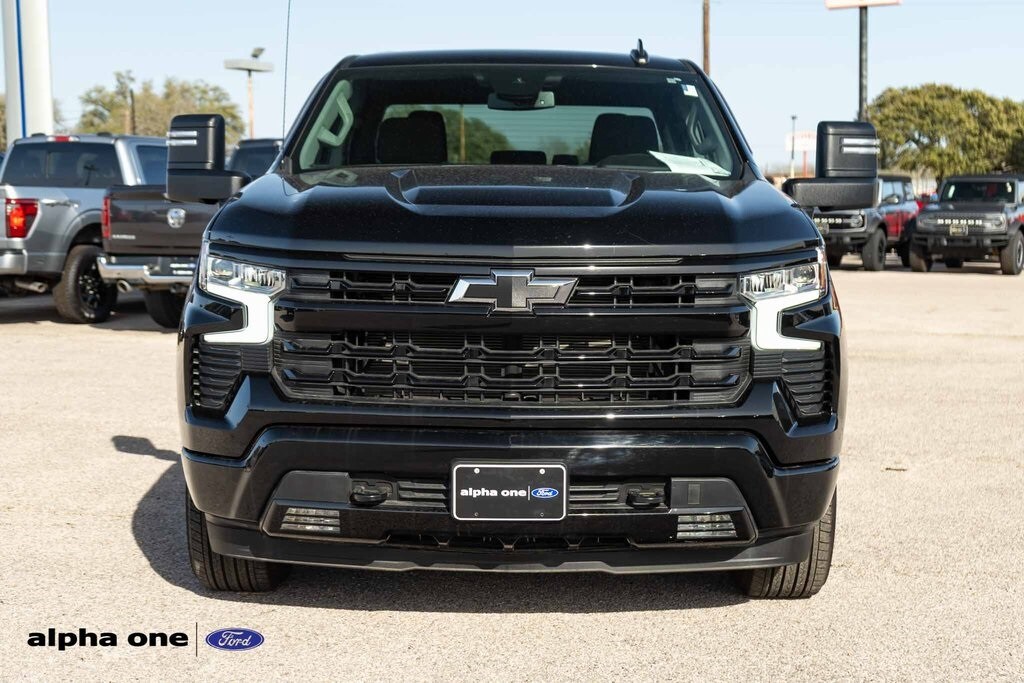 2024 Chevrolet Silverado 1500 RST photo 2