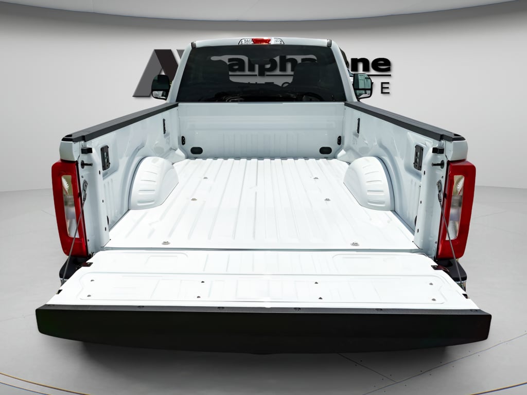 2025 Ford F-350 Super Duty XLT - Photo 10