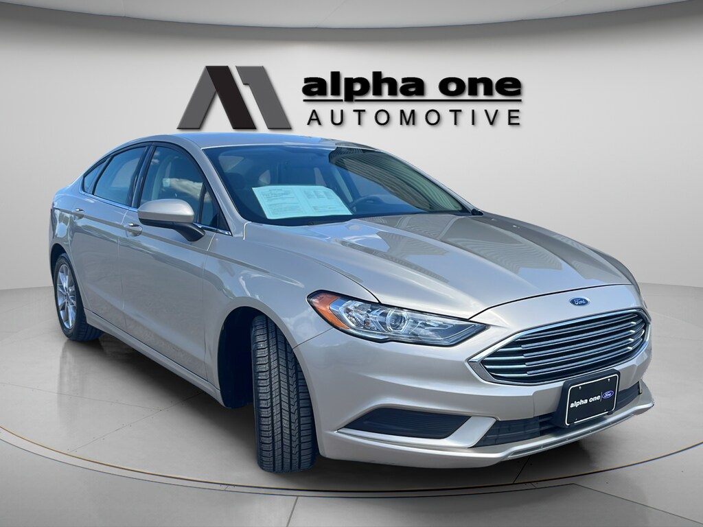 Used 2017 Ford Fusion SE Sedan