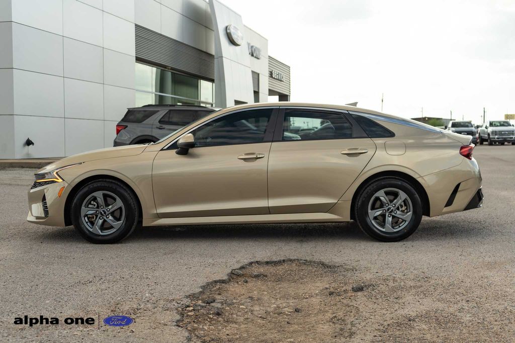 2022 Kia K5 LXS - Photo 10