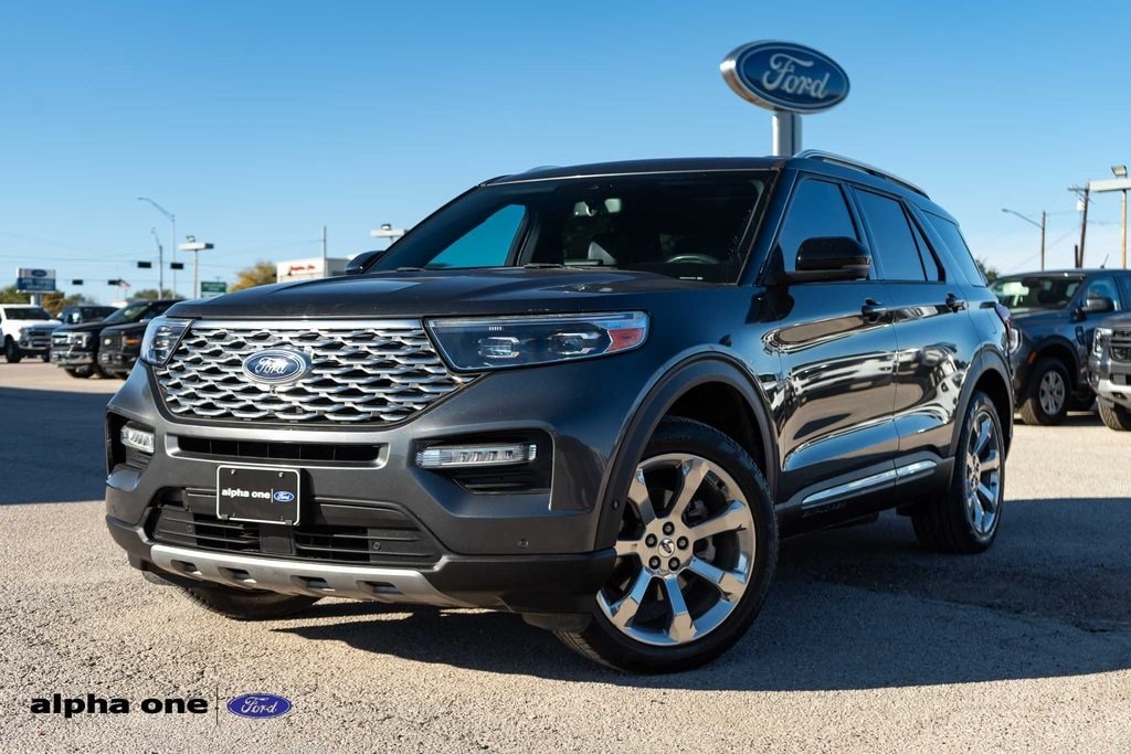 2020 Ford Explorer Platinum's photo