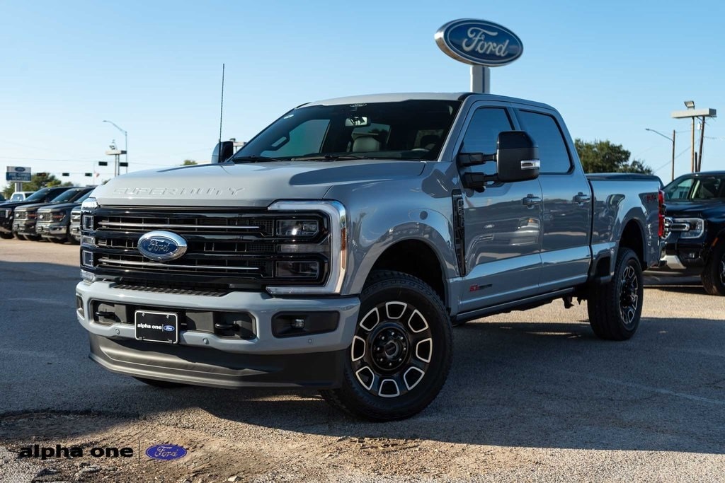 2025 Ford F-250 Super Duty Platinum's photo