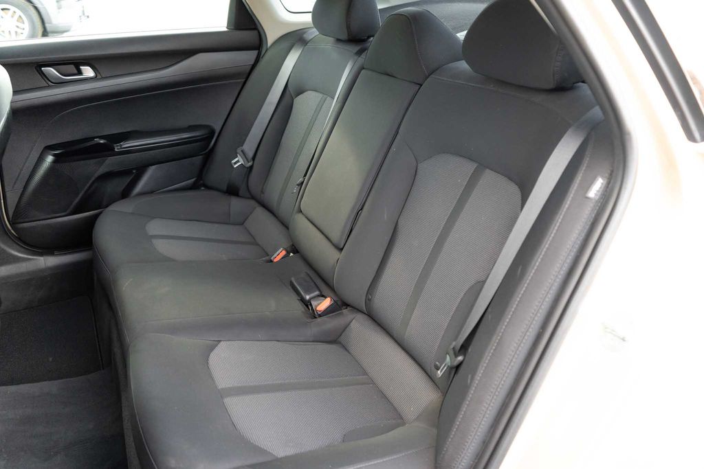 2022 Kia K5 LXS - Photo 14
