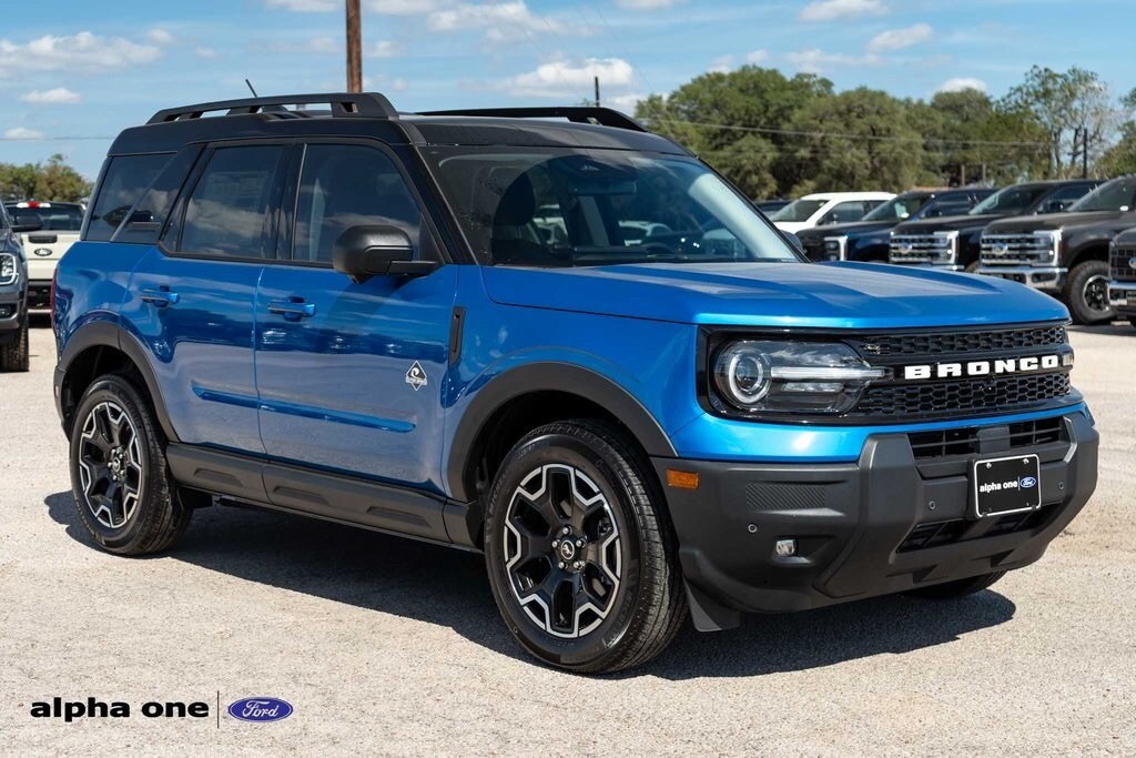 2025 Ford Bronco Sport Outer Banks photo 2