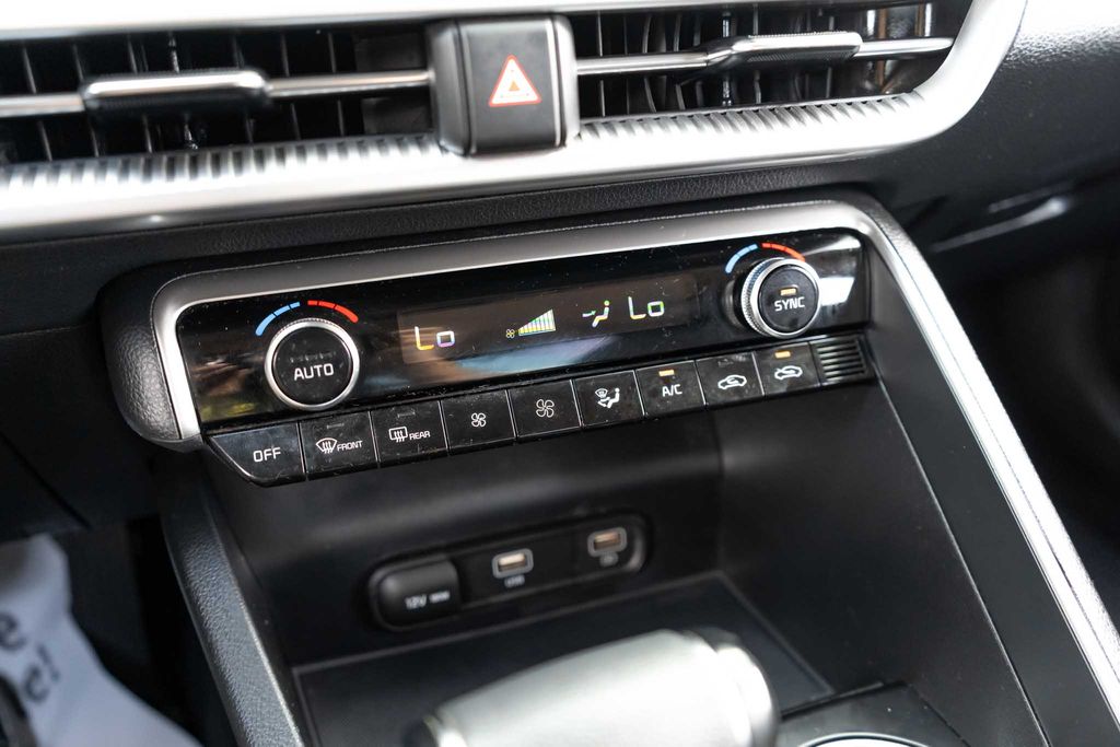 2022 Kia K5 LXS - Photo 18