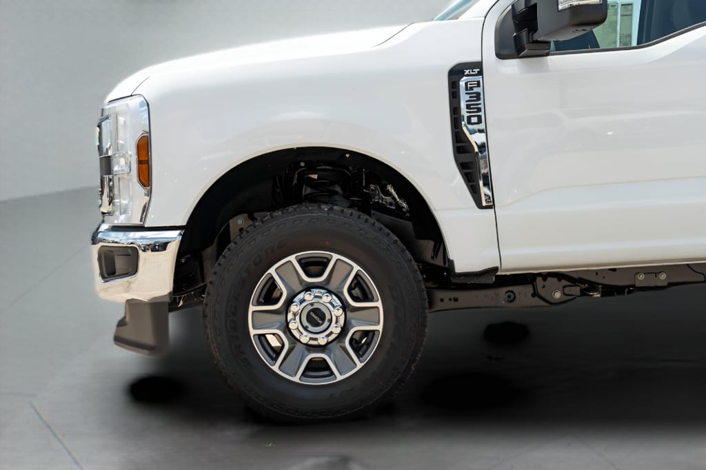 2025 Ford F-350 Super Duty XLT - Photo 13