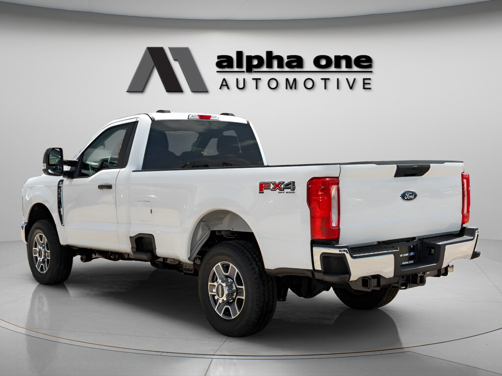 2025 Ford F-350 Super Duty XLT - Photo 11