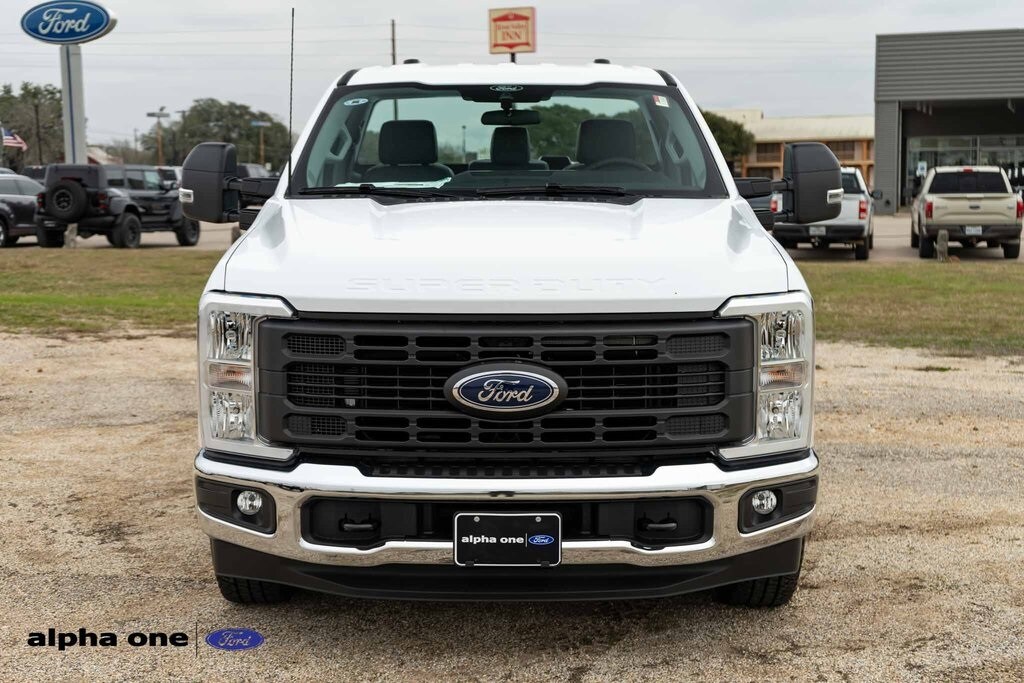 2025 Ford F-250 photo 2
