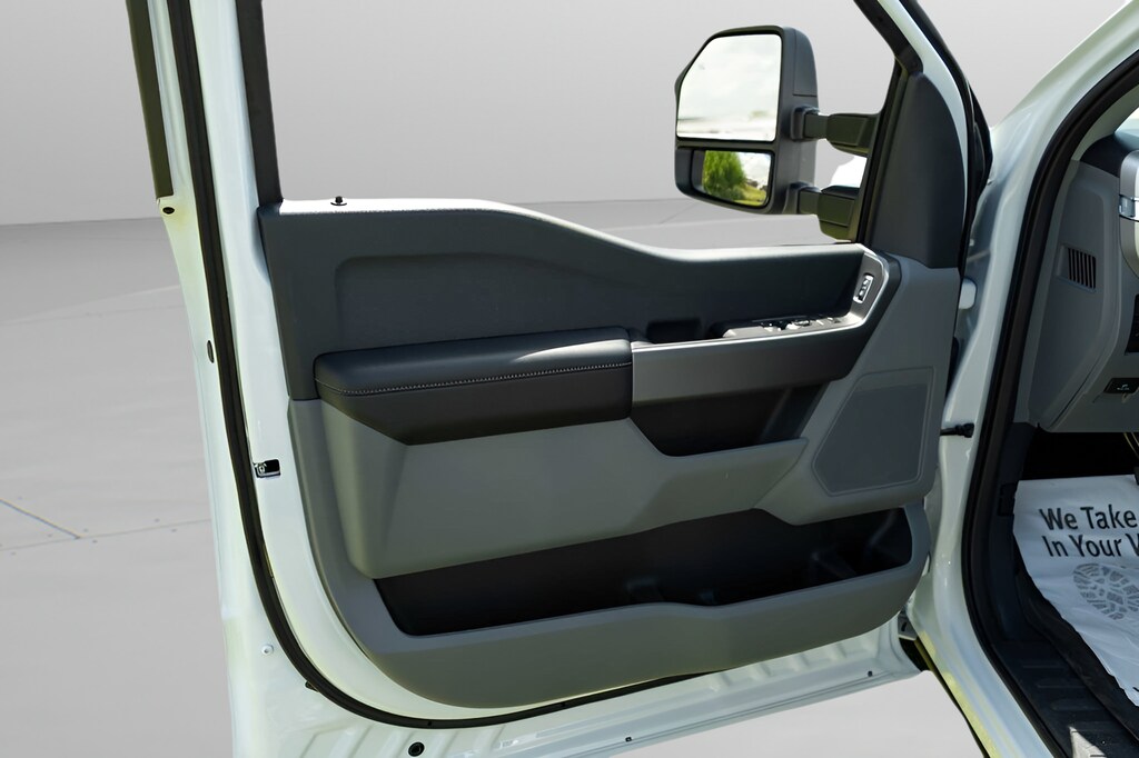 2025 Ford F-350 Super Duty XLT - Photo 14