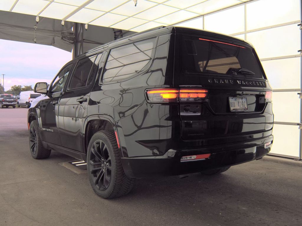 2023 Jeep Grand Wagoneer III Obsidian photo 3