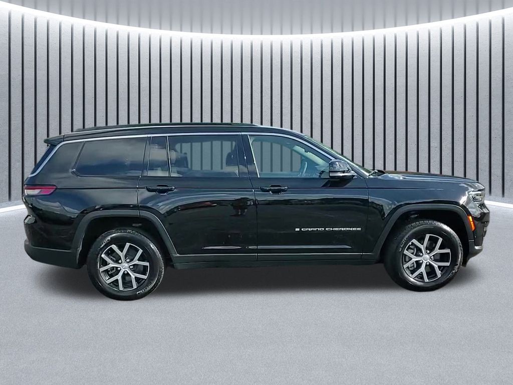2025 Jeep Grand Cherokee Limited photo 4