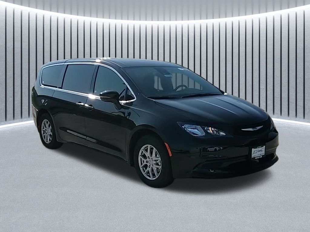 2025 Chrysler Voyager LX photo 3