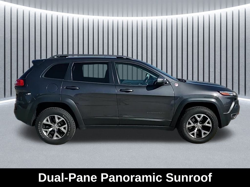 2016 Jeep Cherokee Trailhawk photo 3