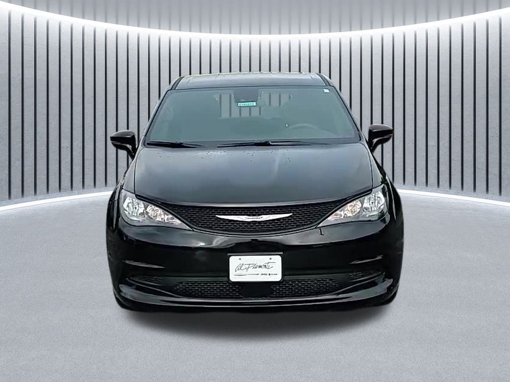 2025 Chrysler Voyager LX photo 2