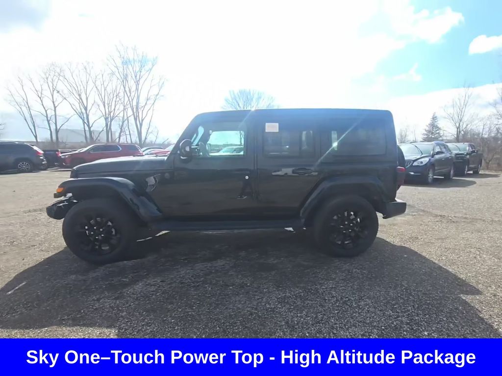 2023 Jeep Wrangler Sahara High Altitude's photo