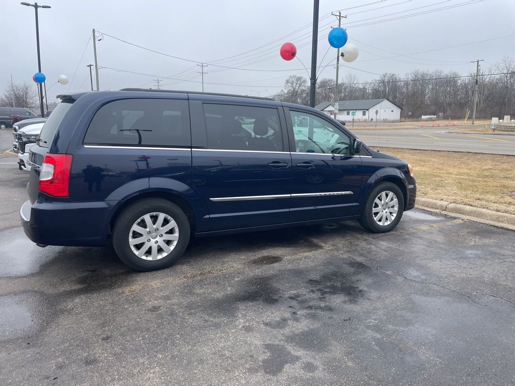 2016 Chrysler Town & Country Touring