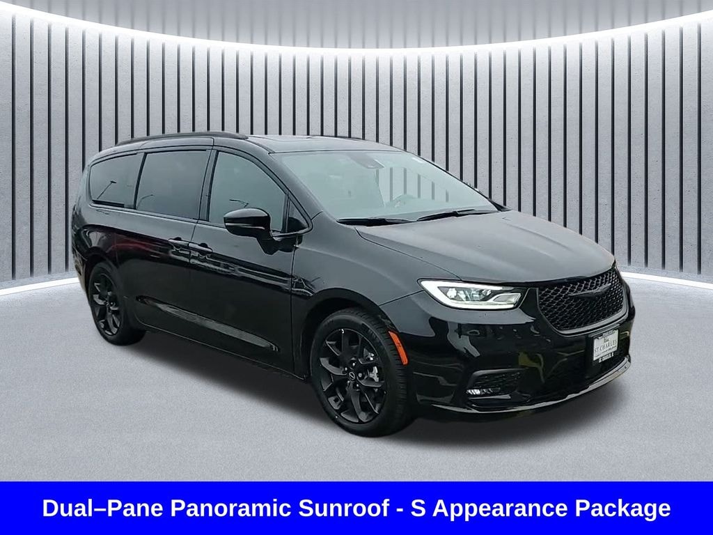 Used 2025 Chrysler Pacifica Limited Van Passenger Van