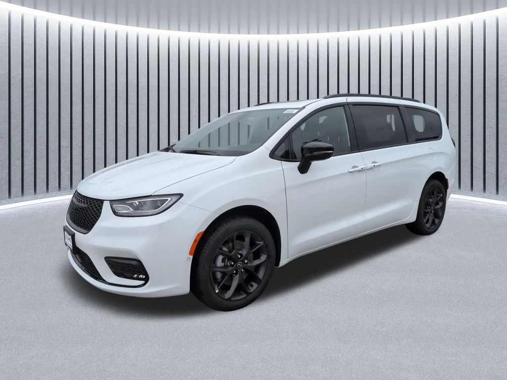 2026 Chrysler Pacifica Limited AWD's photo