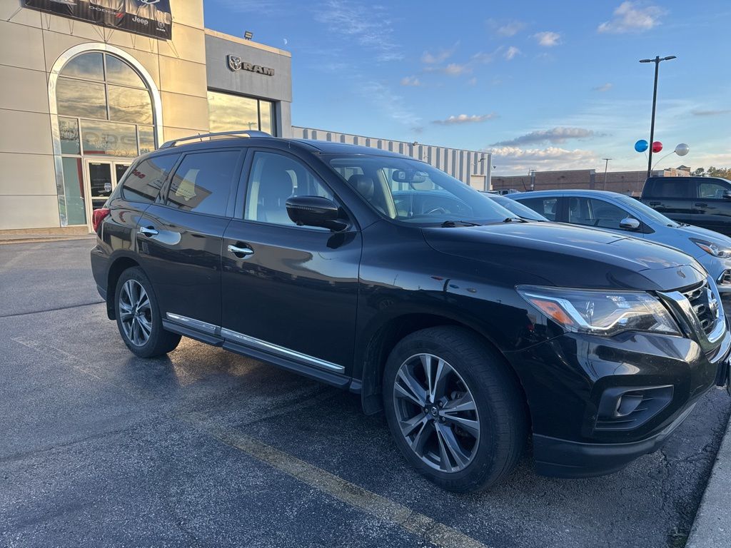 Used 2017 Nissan Pathfinder Platinum with VIN 5N1DR2MMXHC678888 for sale in Crystal Lake, IL