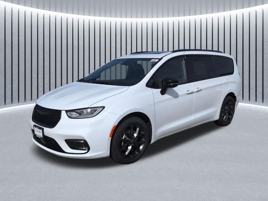 2026 Chrysler Pacifica Passenger Van 