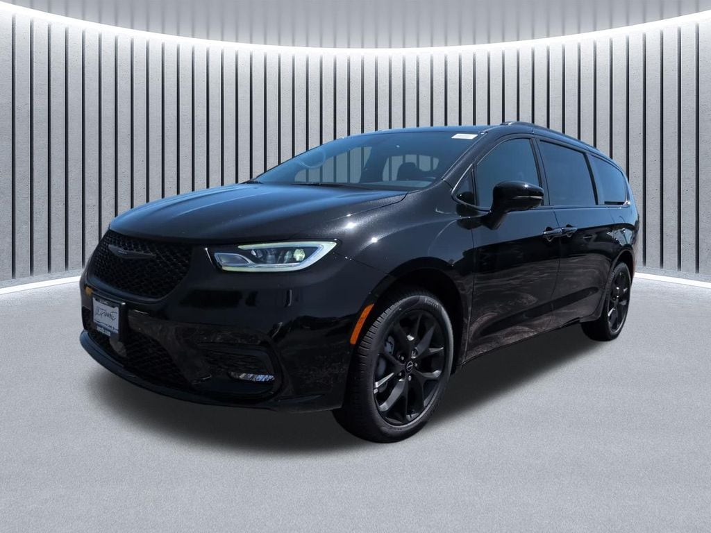 New 2026 Chrysler Pacifica LIMITED AWD Passenger Van