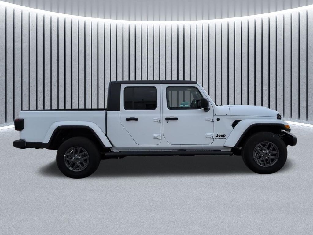 New 2025 Jeep Gladiator SPORT S 4X4 Pickup