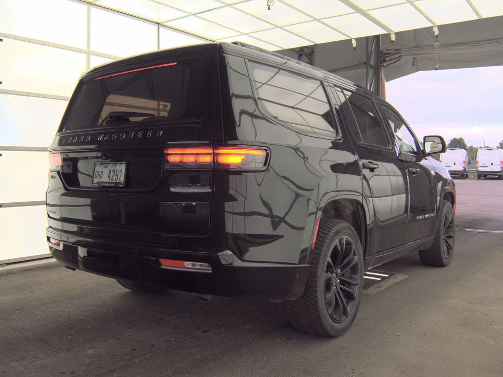 2023 Jeep Grand Wagoneer III Obsidian photo 2