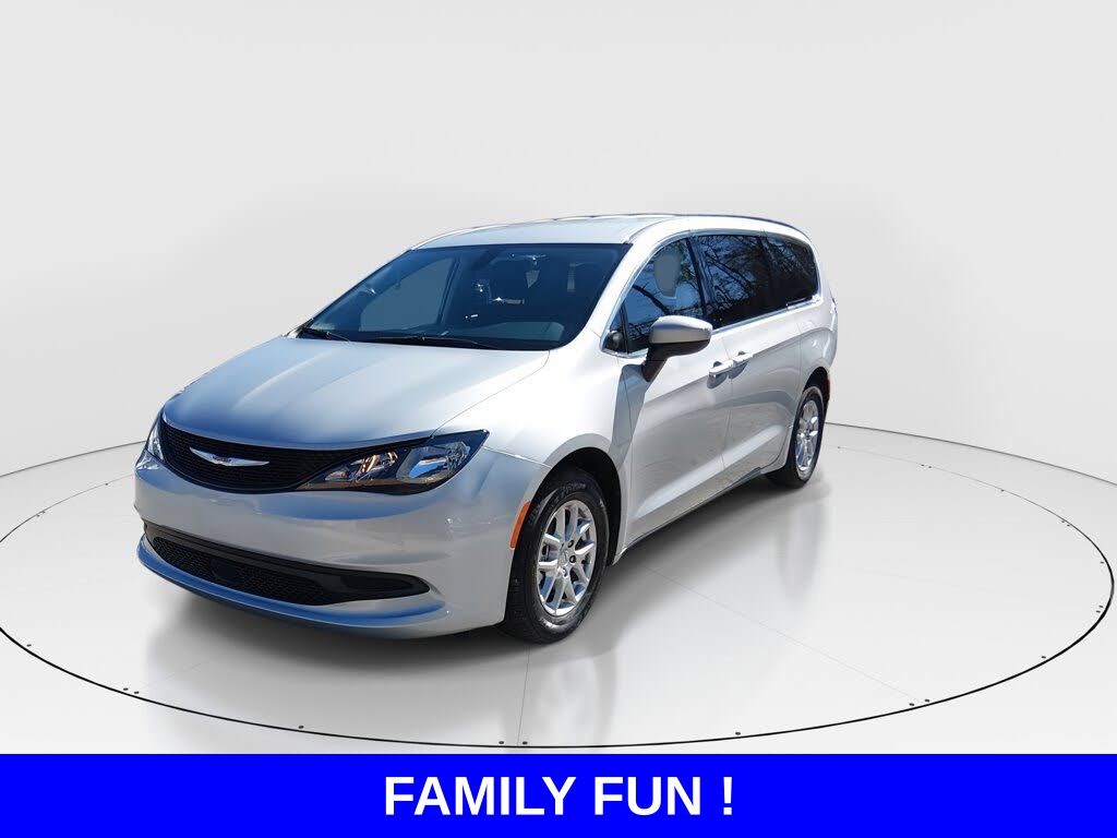 2022 Chrysler Voyager LX