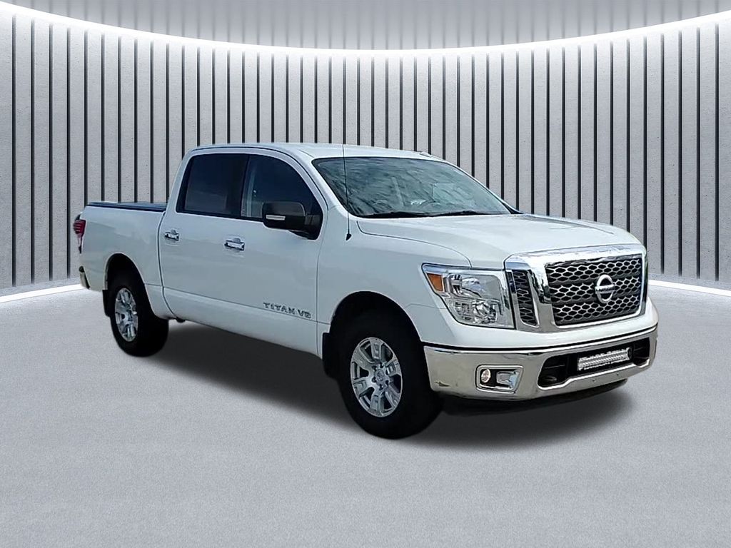2018 Nissan Titan SV photo 3