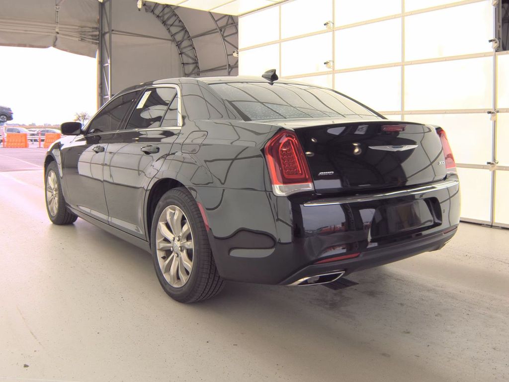 2021 Chrysler 300 Touring photo 3