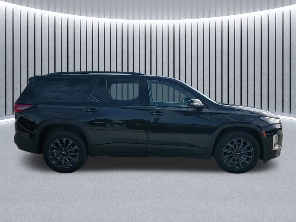 2023 Chevrolet Traverse RS photo 2