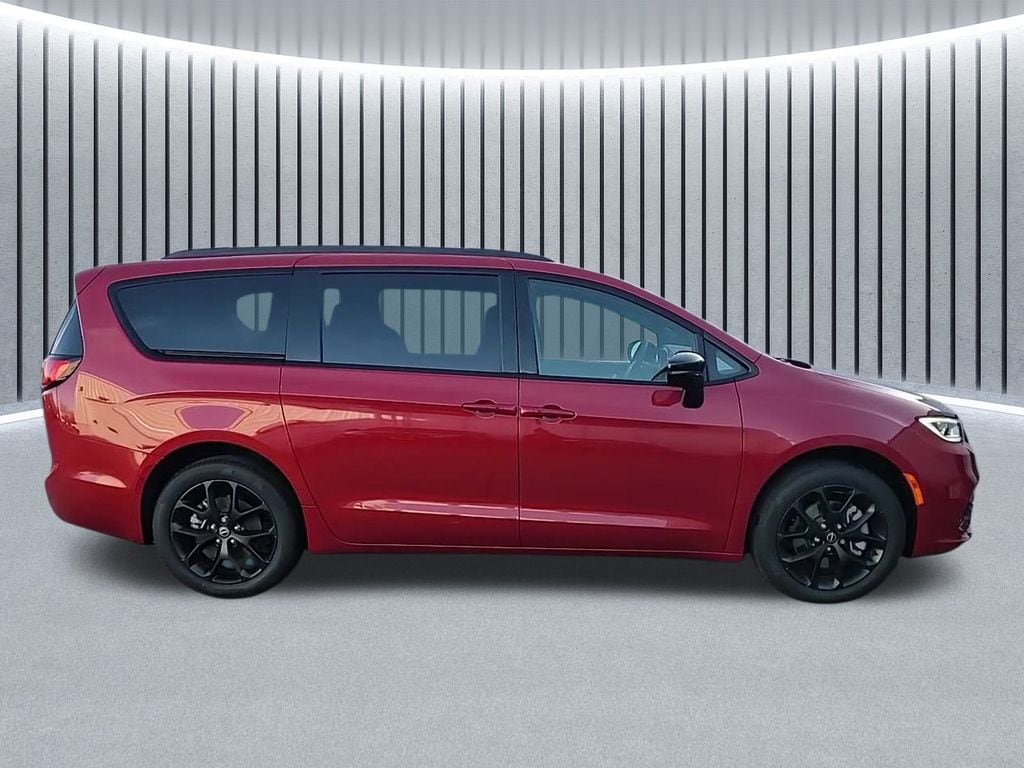 New 2026 Chrysler Pacifica SELECT AWD Passenger Van