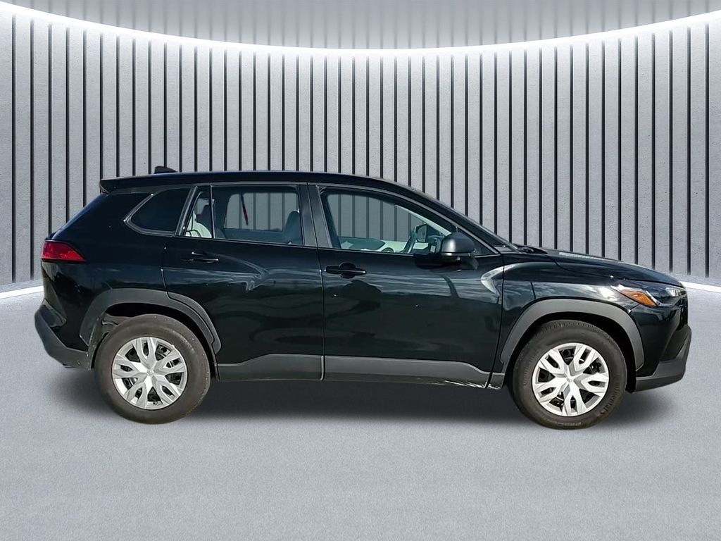 2025 Toyota Corolla Cross L photo 2