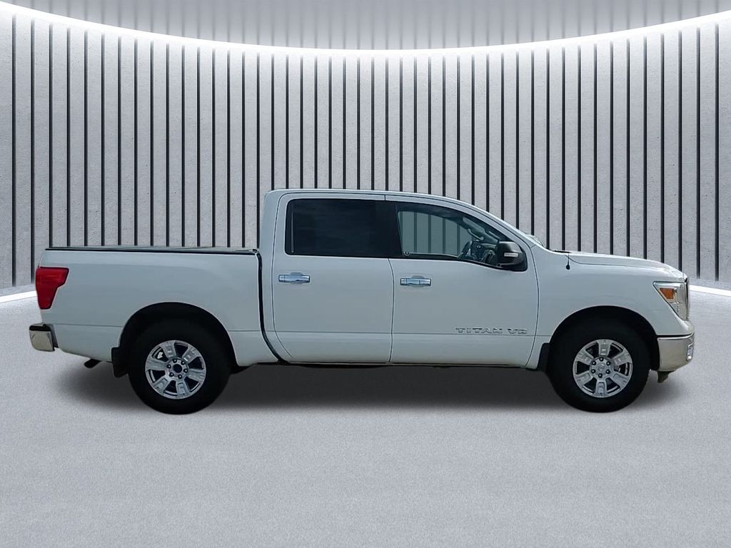 2018 Nissan Titan SV photo 4