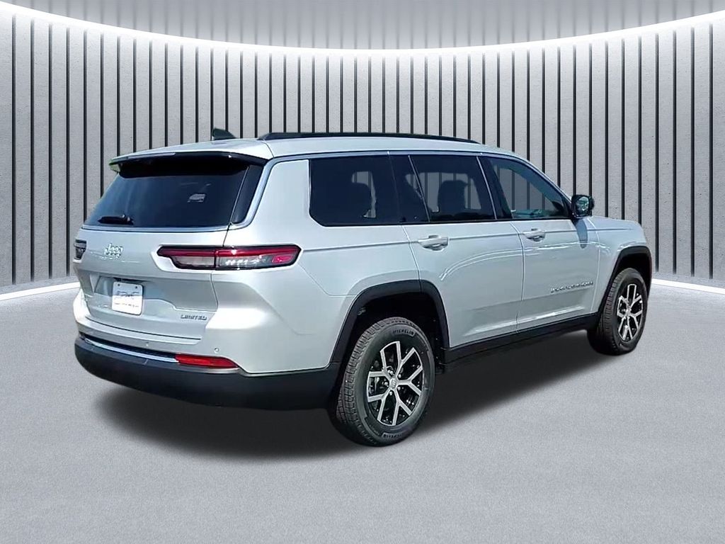 2025 Jeep Grand Cherokee Limited photo 3