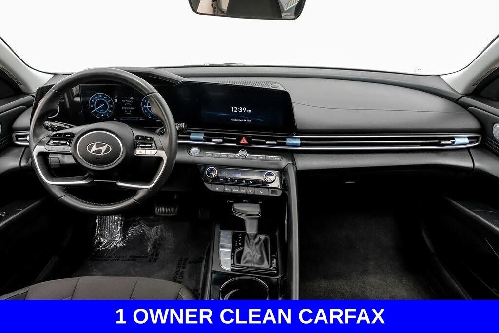 Used 2025 Hyundai Elantra SEL Convenience Sedan