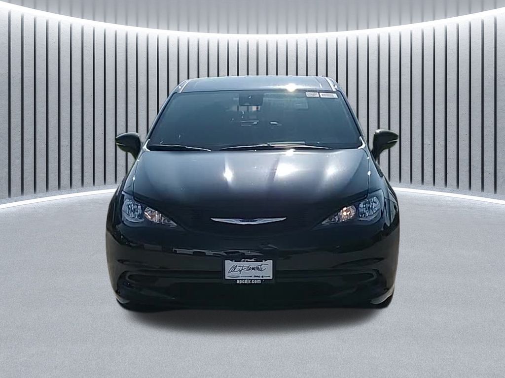 2025 Chrysler Voyager LX photo 2