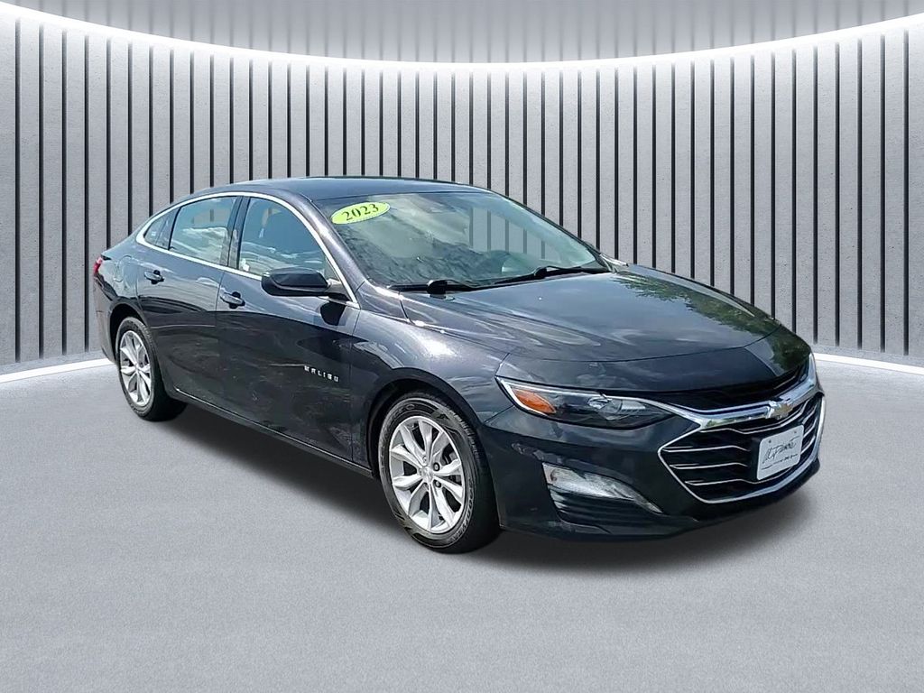 2023 Chevrolet Malibu 1LT photo 2