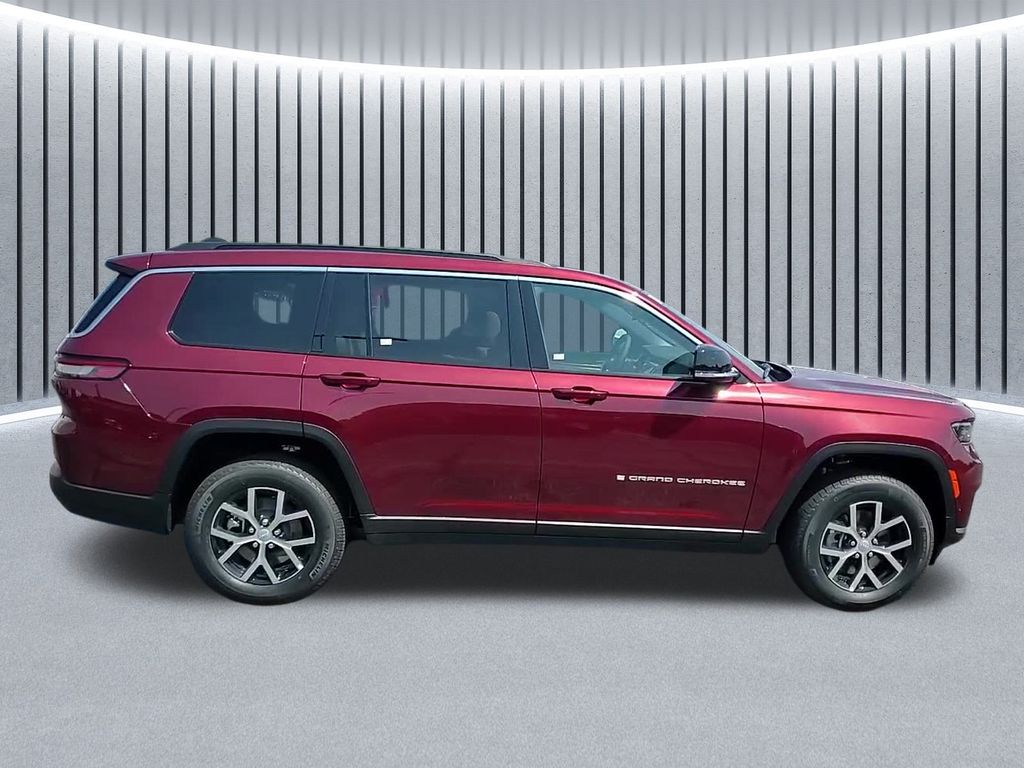 2025 Jeep Grand Cherokee Limited photo 2
