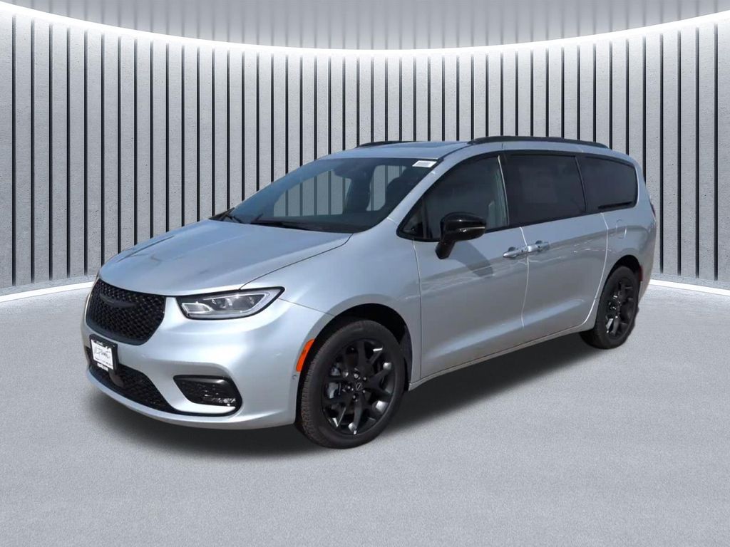 2026 Chrysler Pacifica Passenger Van 