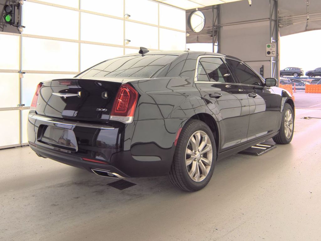 2021 Chrysler 300 Touring photo 2
