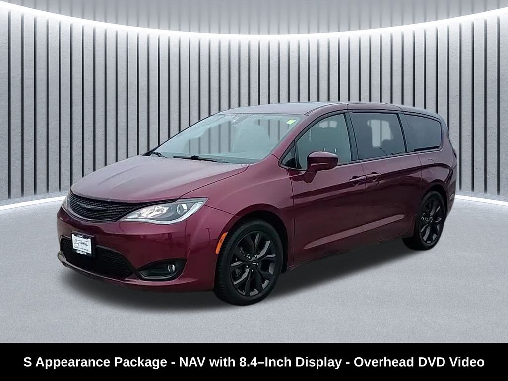 2018 Chrysler Pacifica Touring Plus's photo