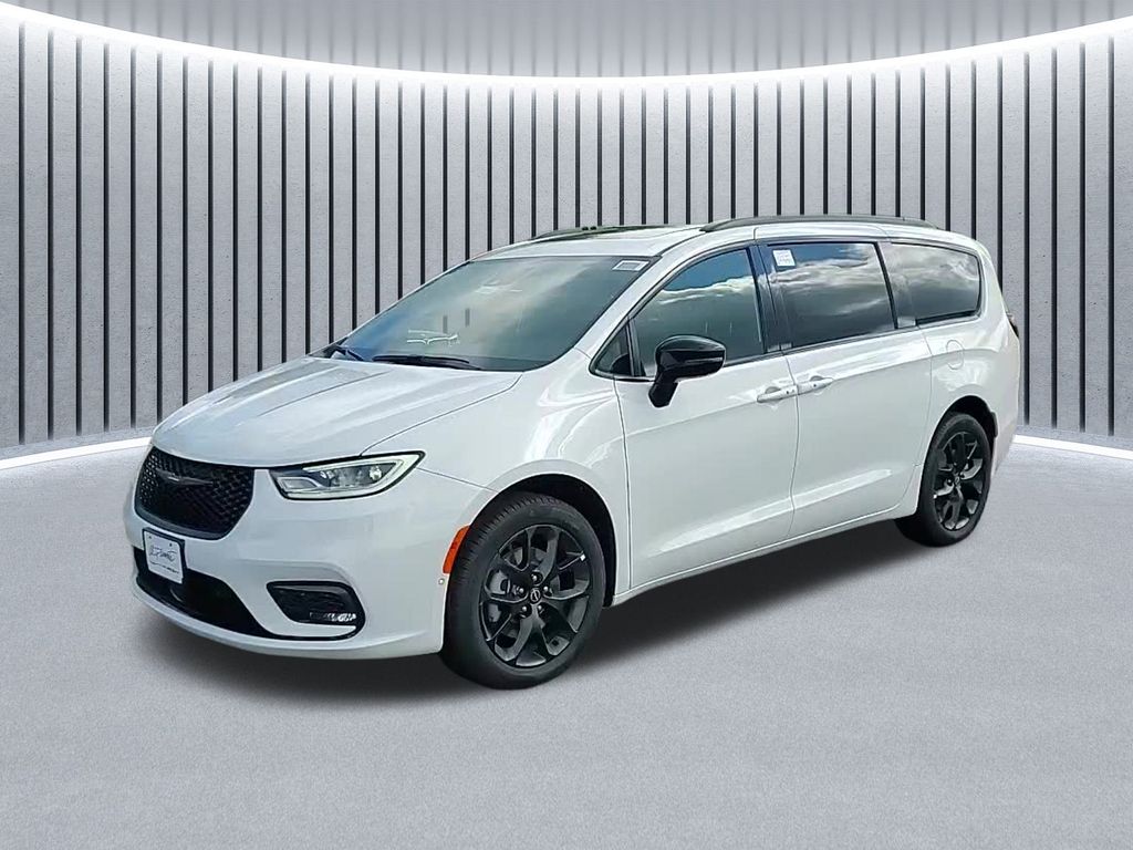 2026 Chrysler Pacifica Passenger Van 