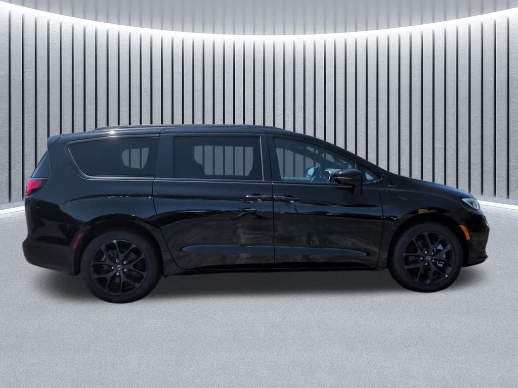 New 2026 Chrysler Pacifica LIMITED AWD Passenger Van