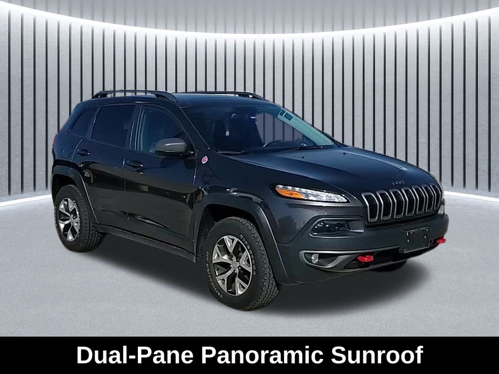 2016 Jeep Cherokee Trailhawk photo 2