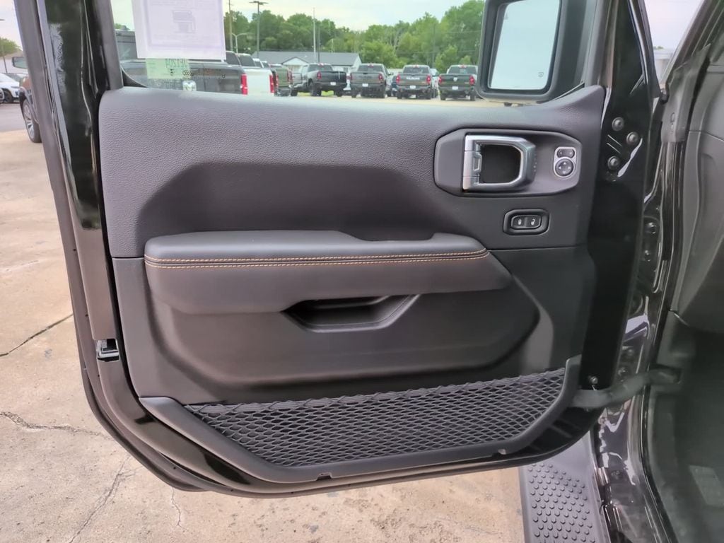 2025 Jeep Wrangler 4-Door Sahara - Photo 13