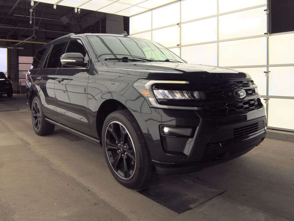 2022 Ford Expedition Limited photo 2